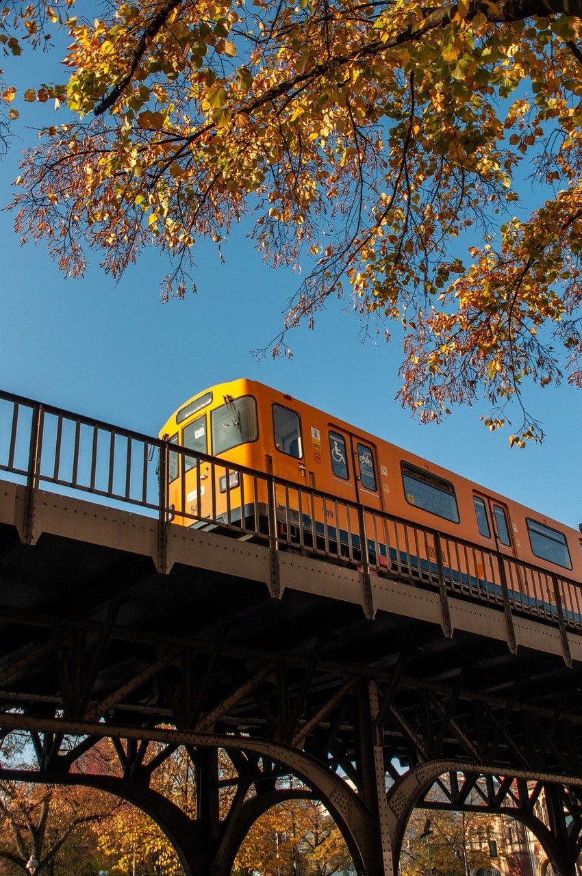 train-9596810_1280